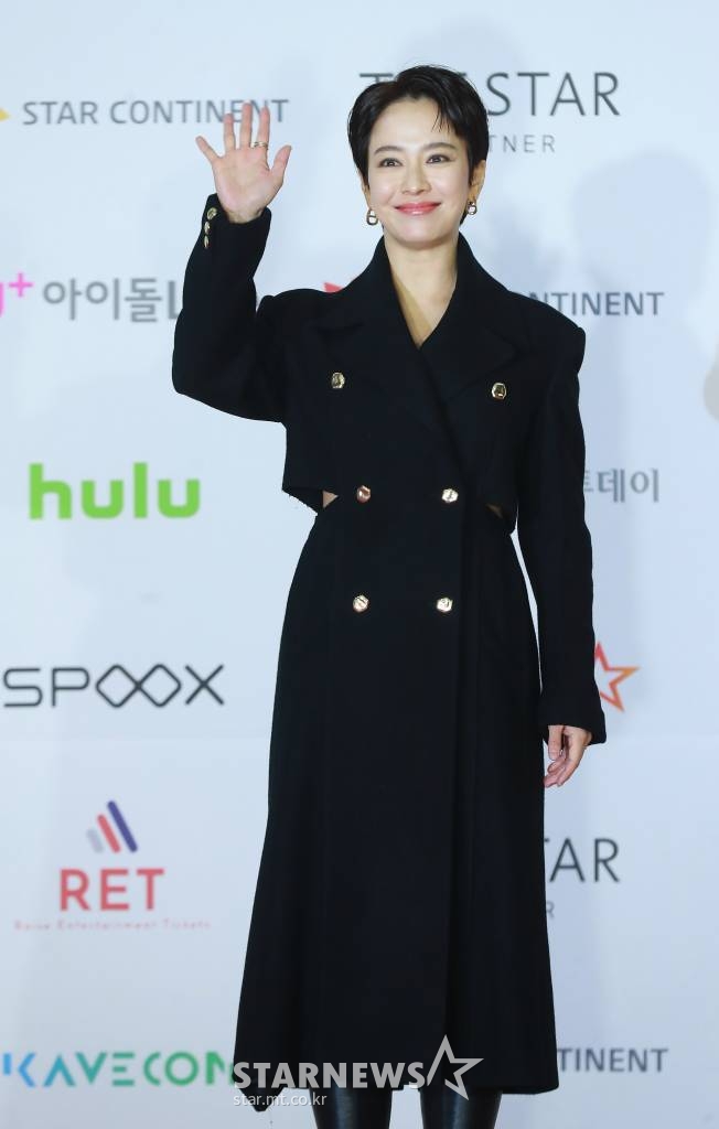 배우 송지효가 2일 오후 서울 강서구 등촌동 KBS 아레나에서 열린 2021 Asia Artist Awards (2021 아시아 아티스트 어워즈, 2021 AAA) 레드카펫에서 포즈를 취하고 있다. 스타뉴스가 주최하고 AAA 조직위원회가 주관하는 AAA는 어디에서도 보지 못했던 새로운 무대를 선보이며 전 세계 팬들의 눈과 귀를 사로잡아 명실상부 NO.1 글로벌 시상식으로 거듭났다. /사진=AAA 기자 star@
