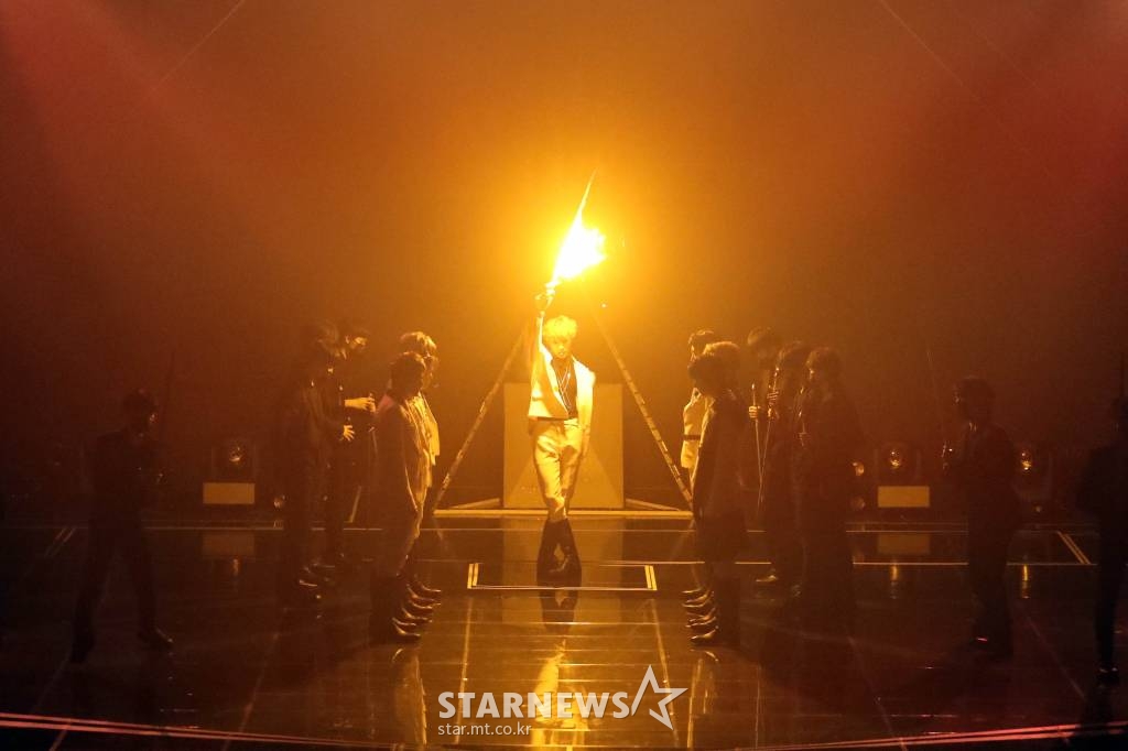 그룹 킹덤(KINGDOM) 단, 아이반, 아서, 자한, 무진, 치우, 루이가 2일 오후 방송된 2021 Asia Artist Awards(2021 아시아 아티스트 어워즈, 2021 AAA) 시상식에서 멋진 무대를 선보이고 있다. 스타뉴스가 주최하고 AAA 조직위원회가 주관하는 AAA는 어디에서도 보지 못했던 새로운 무대를 선보이며 전 세계 팬들의 눈과 귀를 사로잡아 명실상부 NO.1 글로벌 시상식으로 거듭났다. /사진=AAA 기자 star@