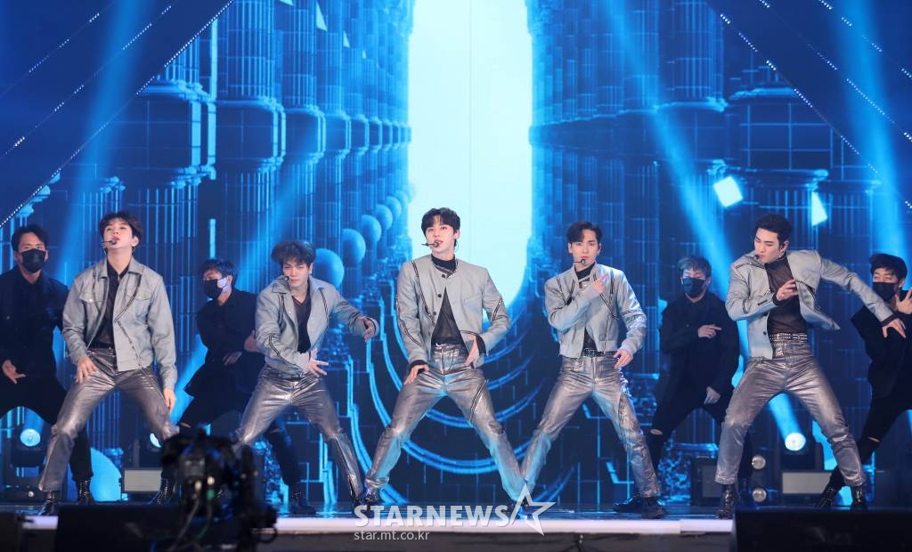 그룹 뉴이스트(NU'EST) JR, 아론, 백호, 민현, 렌이 2일 오후 방송된 2021 Asia Artist Awards(2021 아시아 아티스트 어워즈, 2021 AAA) 시상식에서 멋진 무대를 선보이고 있다.  스타뉴스가 주최하고 AAA 조직위원회가 주관하는 AAA는 어디에서도 보지 못했던 새로운 무대를 선보이며 전 세계 팬들의 눈과 귀를 사로잡아 명실상부 NO.1 글로벌 시상식으로 거듭났다. /사진=AAA 기자 star@