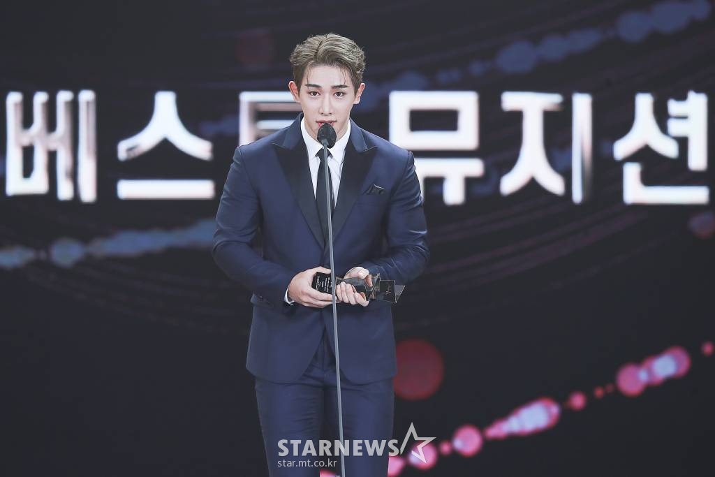 가수 원호가 2일 오후 서울 강서구 등촌동 KBS 아레나에서 열린 2021 Asia Artist Awards (2021 아시아 아티스트 어워즈, 2021 AAA) 시상식에서 AAA 베스트 뮤지션상을 수상하고 소감을 전하고 있다. 스타뉴스가 주최하고 AAA 조직위원회가 주관하는 AAA는 어디에서도 보지 못했던 새로운 무대를 선보이며 전 세계 팬들의 눈과 귀를 사로잡아 명실상부 NO.1 글로벌 시상식으로 거듭났다. /사진=AAA 기자 star@
