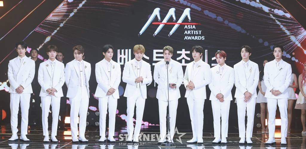 그룹 골든차일드가 2일 오후 서울 강서구 등촌동 KBS 아레나에서 열린 2021 Asia Artist Awards (2021 아시아 아티스트 어워즈, 2021 AAA) 시상식에서 AAA 베스트 초이스 가수 부문을 수상하고 소감을 전하고 있다.  스타뉴스가 주최하고 AAA 조직위원회가 주관하는 AAA는 어디에서도 보지 못했던 새로운 무대를 선보이며 전 세계 팬들의 눈과 귀를 사로잡아 명실상부 NO.1 글로벌 시상식으로 거듭났다. /사진=AAA 기자 star@