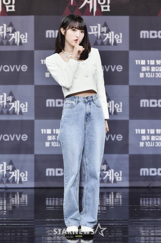가수 최예나가 1일 오후 온라인 생중계로 진행된 MBC 새 예능 '피의 게임' 제작발표회에 참석해 포즈를 취하고 있다. 배신, 거짓, 음모 등 어떤 수단을 써서라도 살아남아야 하는 치열하고 처절한 생존 서바이벌 '피의 게임'은 오늘(1일) 첫 방송된다. /사진제공=MBC 2021.11.01 /사진=이동훈 기자 photoguy@