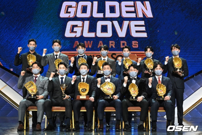 10일 2021 골든글러브 수상자들이 포토타임을 하고 있다./사진=OSEN