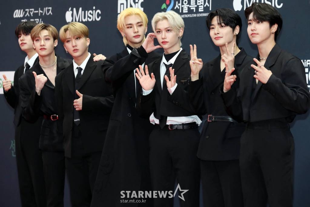 그룹 스트레이키즈(Stray Kids) 방찬, 리노, 창빈, 현진, 한, 필릭스, 승민, 아이엔 11일 오후 경기도 파주시 CJ ENM 스튜디오 센터에서 진행되는 World’s No.1 K-POP 음악 시상식 ‘2021Mnet ASIAN MUSIC AWARDS (2021 MAMA)’ 레드카펫을 밟고 입장하고 있다. 2021.12.11 /사진=임성균 기자 tjdrbs23@