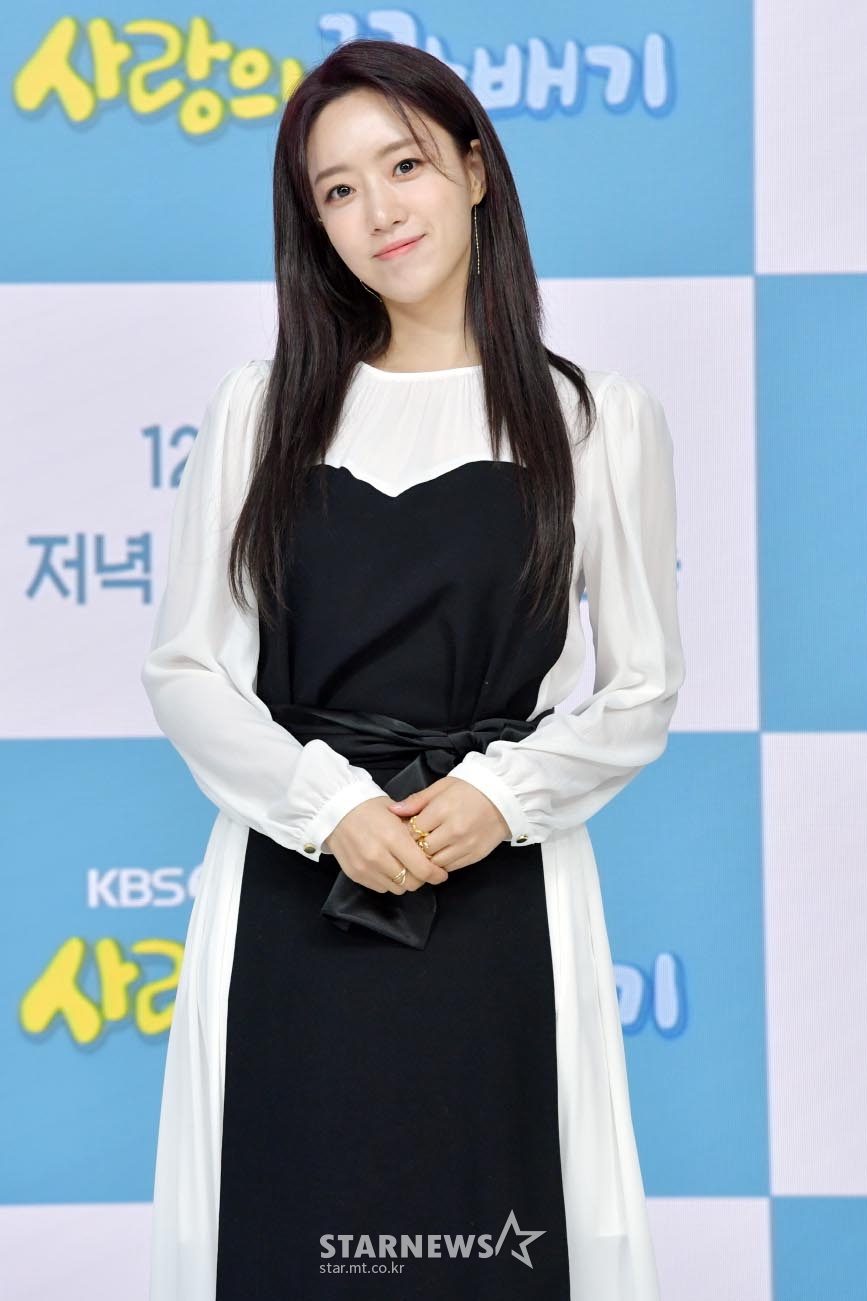 가수 겸 배우 함은정이 13일 오전 온라인으로 진행된 KBS 2TV 새 일일극 '사랑의 꽈배기' 제작발표회에 참석해 포즈를 취하고 있다. 2021.12.13 사진제공=KBS /사진=임성균 기자 tjdrbs23@