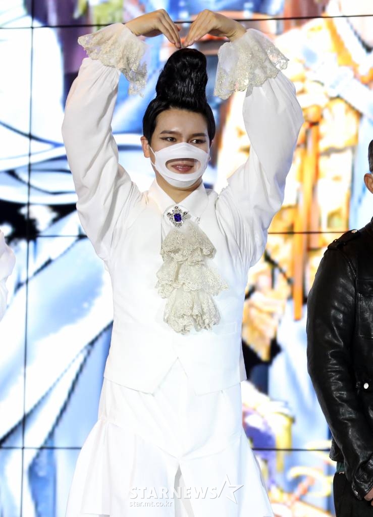 가수 신인선이 14일 오전 서울 동대문구 JW메리어트호텔에서 열린 TV조선 새 예능 '부캐전성시대' 제작발표회에 참석해 포즈를 취하고 있다. 2021.12.14 /사진=임성균 기자 tjdrbs23@