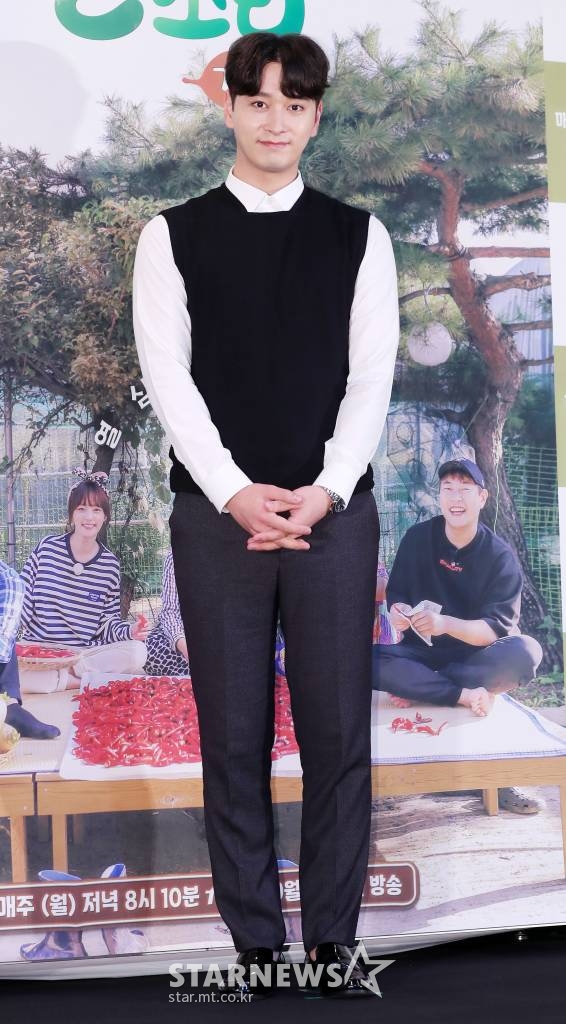 그룹 2PM 찬성이 17일 오후 서울 마포구 상암 CJ E&M에서 진행된 tvN 예능 '풀 뜯어먹는 소리 가을편' 제작발표회에 참석해 포즈를 취하고 있다. /사진=김휘선 기자 tndejrrh123@