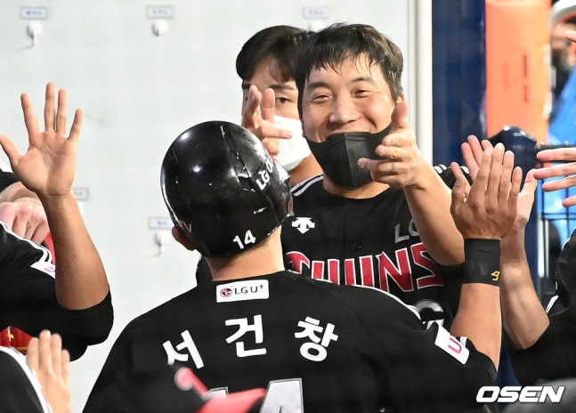 김현수가 환하게 웃는 모습.