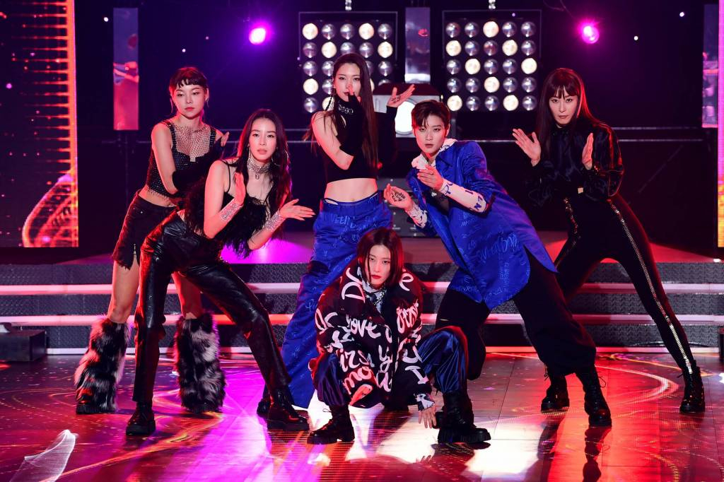 모델 아이린, 송혜나, 차서린, 이현이, 차수민, 김진경이 18일 오후 서울 상암동 SBS프리즘타워에서 열린 '2021 SBS 연예대상' 시상식에서 축하무대를 선보이고 있다. 2021.12.18 <사진=SBS> /사진=임성균 기자 tjdrbs23@