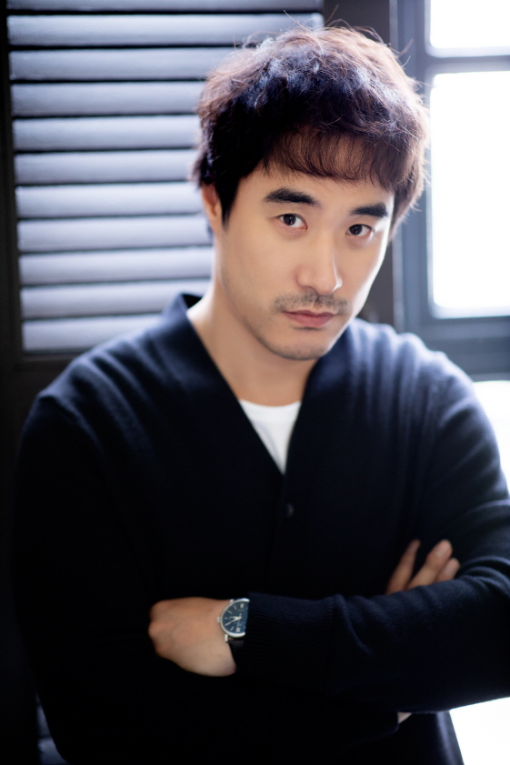 음주운전 이후 1년여 동안 자숙해온 배성우가 영화 '말할 수 없는 비밀'과 드라마 '머니게임'으로 활동을 재개한다.
