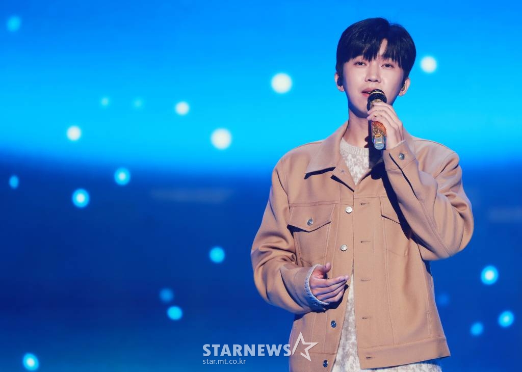 가수 임영웅이 2일 오후 방송된 2021 Asia Artist Awards(2021 아시아 아티스트 어워즈, 2021 AAA) 시상식에서 멋진 무대를 선보이고 있다. 스타뉴스가 주최하고 AAA 조직위원회가 주관하는 AAA는 어디에서도 보지 못했던 새로운 무대를 선보이며 전 세계 팬들의 눈과 귀를 사로잡아 명실상부 NO.1 글로벌 시상식으로 거듭났다 /사진=AAA 기자 star@