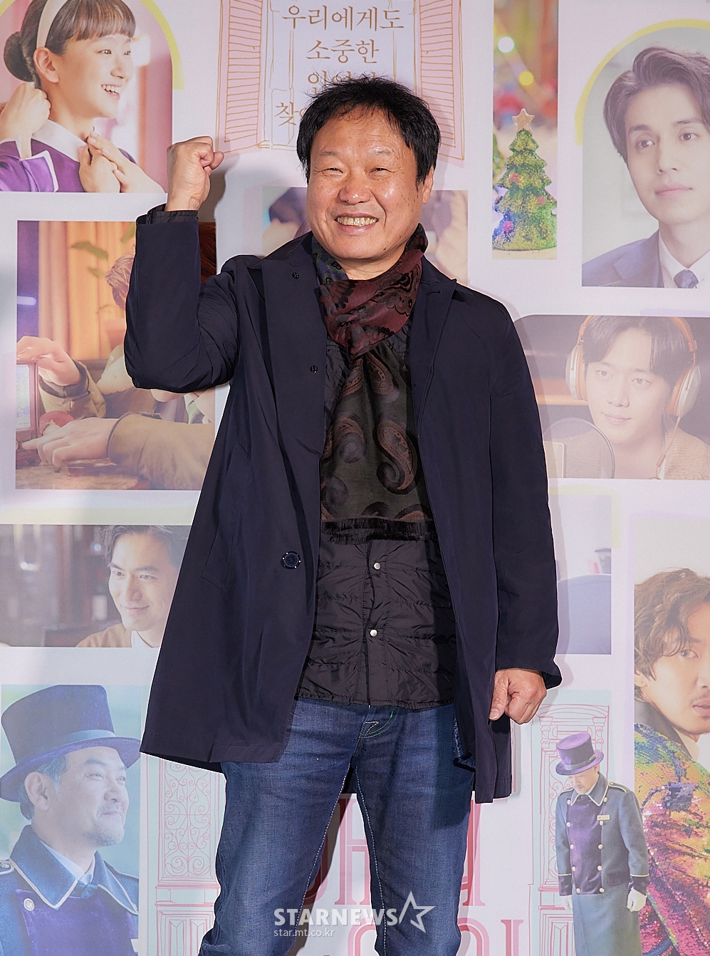 곽재용 감독이 27일 오후 서울 CGV 용산아이파크몰에서 진행된 영화 '해피 뉴 이어' 언론배급시사회에 참석해 포즈를 취하고 있다. 저마다의 사연을 안고 호텔 엠로스를 찾은 사람들이 각자의 방식으로 자신만의 인연을 만들어가는 이야기 '해피 뉴 이어'는 오는 29일 개봉된다. /사진제공=CJENM 2021.12.27 /사진=이동훈 기자 photoguy@