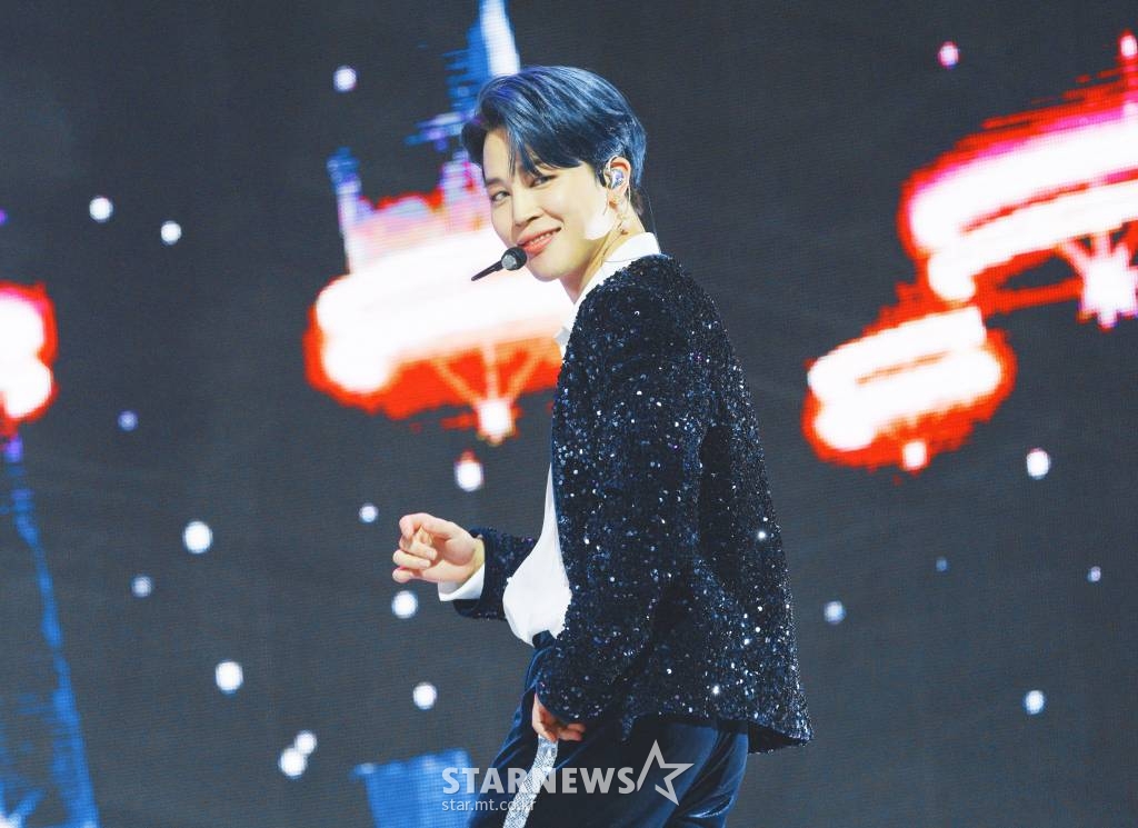 그룹 방탄소년단 지민이 '멜론뮤직어워드 2020'(MMA 2020)에서 축하무대를 펼치고 있다. /사진제공=MMA /사진=이동훈 기자 photoguy@