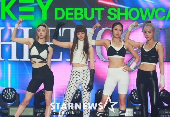 신인 걸그룹 하이키(H1-KEY)가 5일 오후 서울 강남구 일지아트홀에서 진행된 첫 번째 싱글앨범 '애슬레틱 걸'(Athletic Girl) 발매 및 데뷔 쇼케이스에 참석해 포즈를 취하고 있다. /사진=이동훈 기자