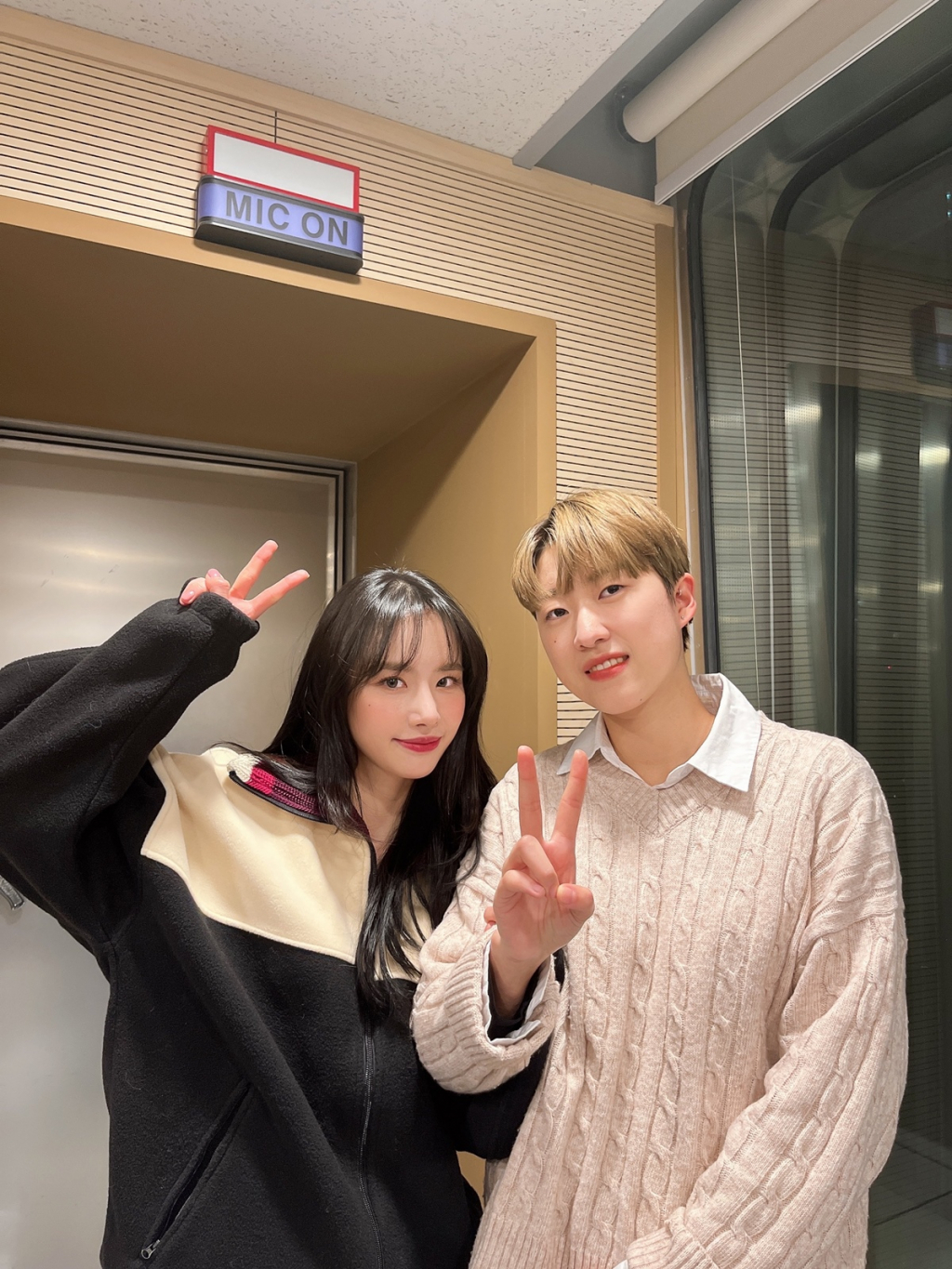우주소녀 설아(왼쪽)와 양궁 국가대표 안산 /사진제공=스타쉽엔터테인먼트