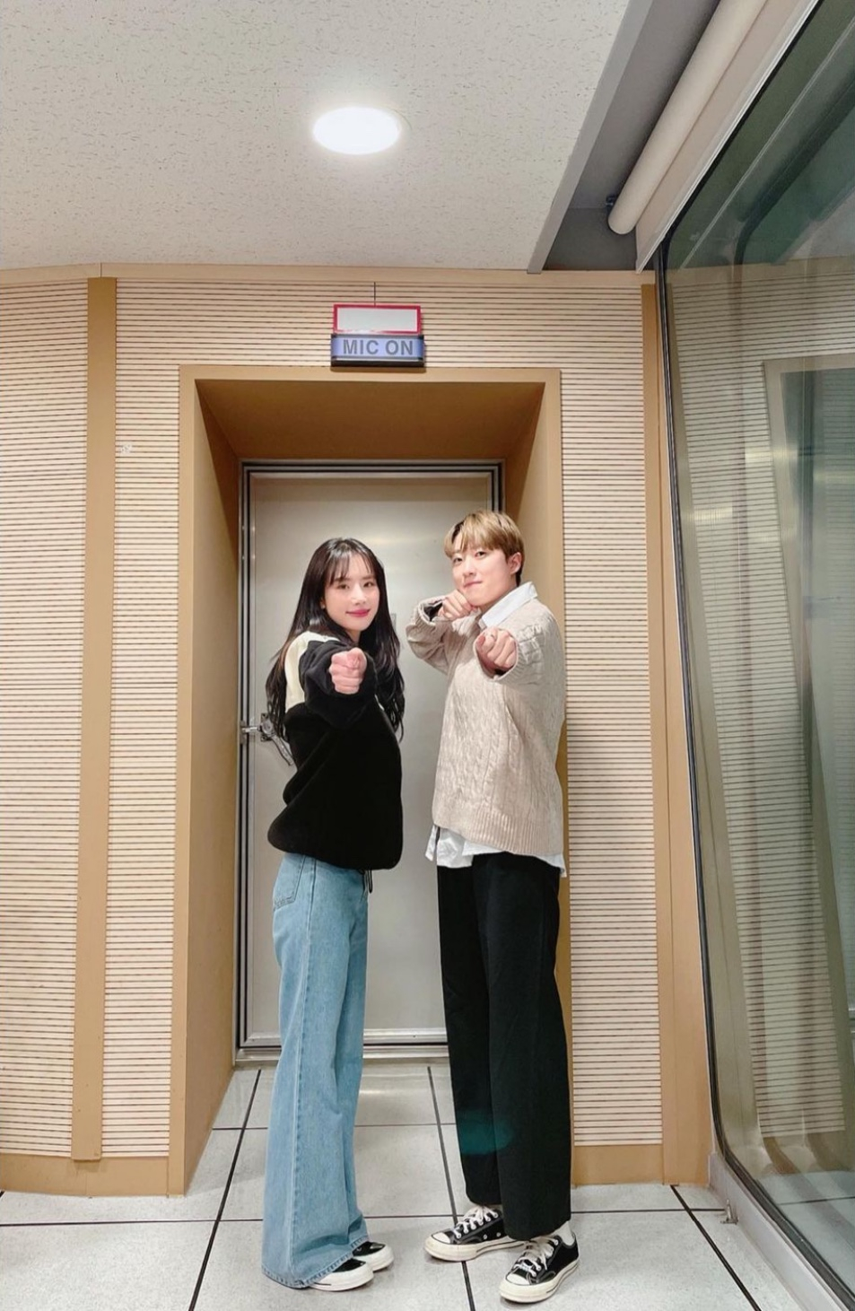 우주소녀 설아(왼쪽)와 양궁 국가대표 안산 /사진제공=스타쉽엔터테인먼트