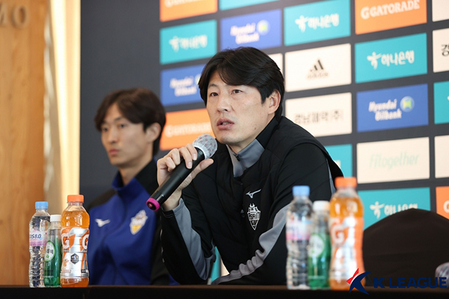 18일 K리그 전지훈련 미디어 캠프 기자회견에 참석한 박동혁 충남아산 감독. /사진=한국프로축구연맹