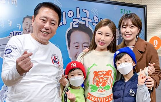 가수 송가인이 TBS FM '최일구의 허리케인 라디오'에 게스트로 출연했다./사진제공=포켓돌스튜디오