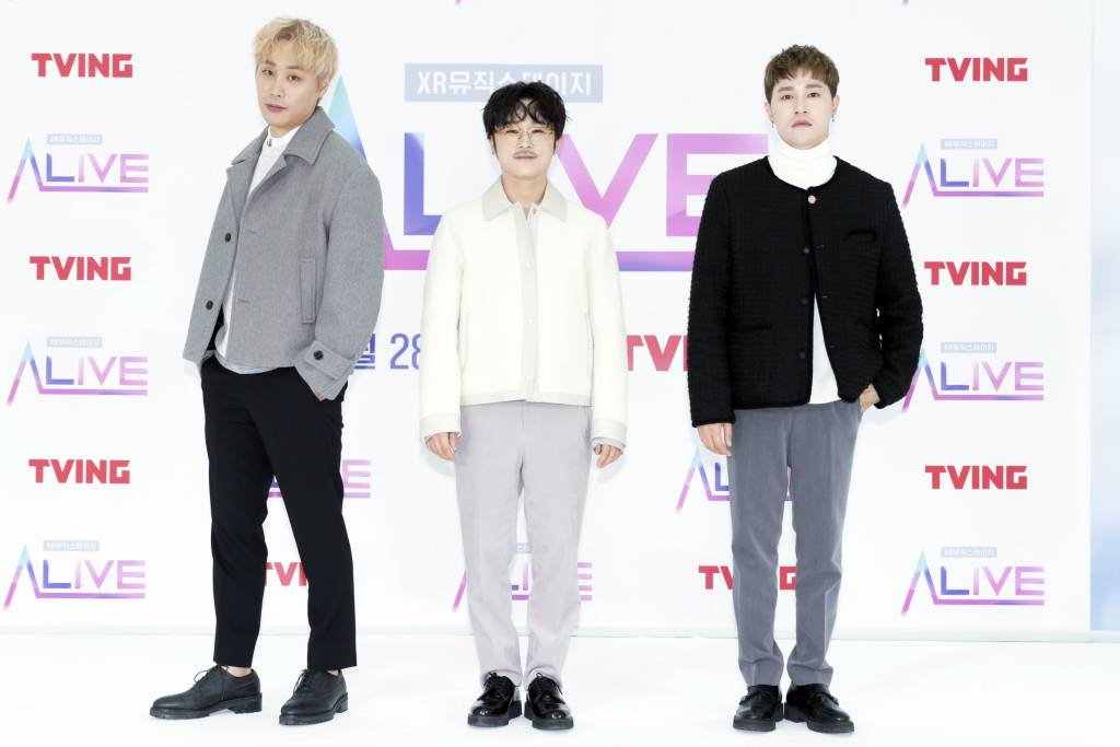 그룹 울랄라세션 박승일, 김명훈, 최도원이 27일 오후 온라인으로 진생된 티빙 예능 '얼라이브' 제작발표회에 참석해 포즈를 취하고 있다. <사진=티빙 제공> 2022.01.27 /사진=임성균 기자 tjdrbs23@