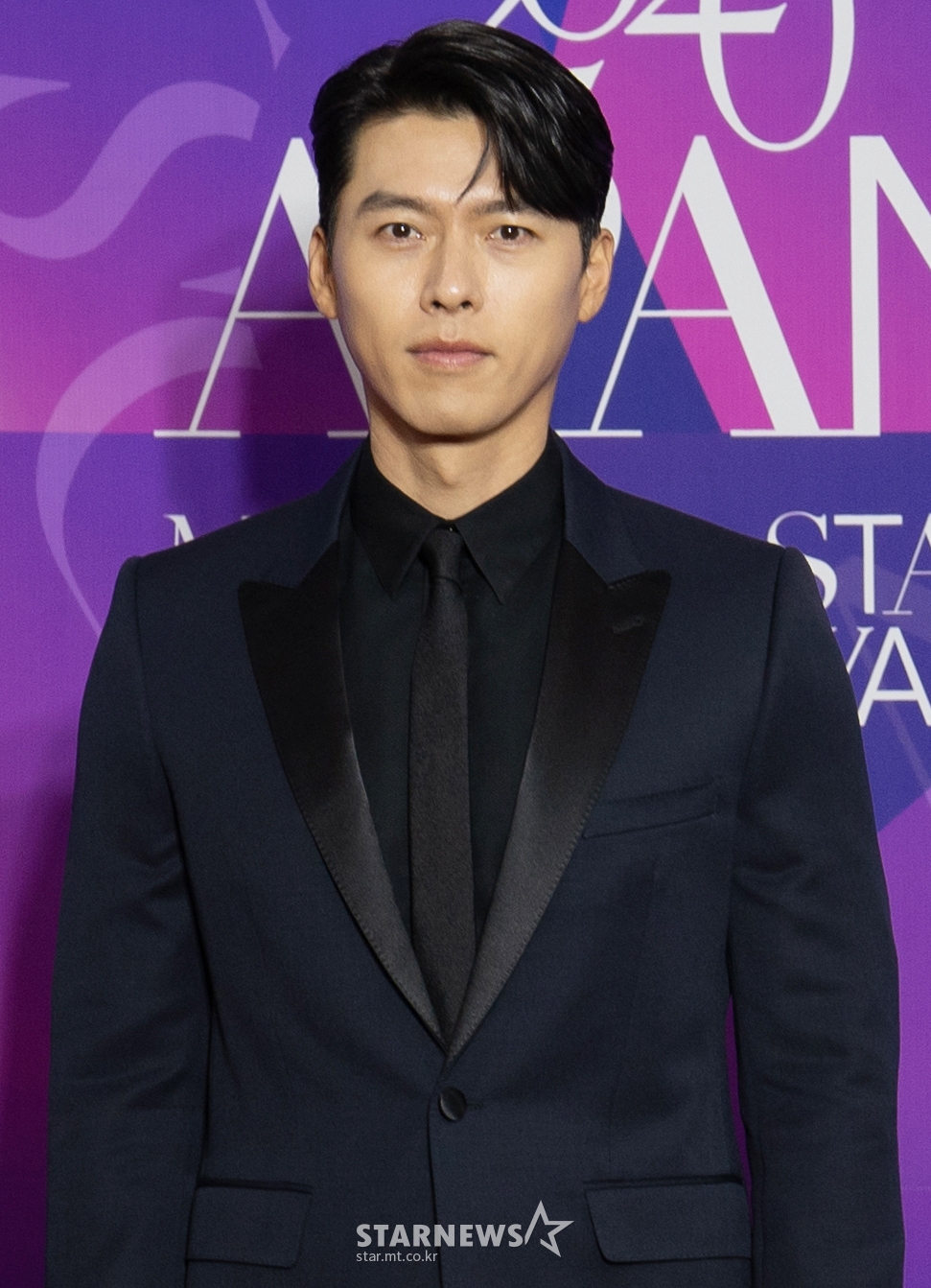 배우 현빈이 23일 오후 온라인 생중계로 진행된 ‘제7회 2020 APAN STAR AWARDS’에 참석해 포즈를 취하고 있다. /사진제공=2020 APAN AWARDS 조직위원회 /사진=이동훈 기자 photoguy@