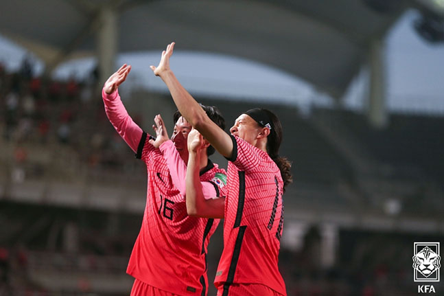 27일 레바논전에 선발로 출전하는 황의조(왼쪽)와 이재성. /사진=대한축구협회
