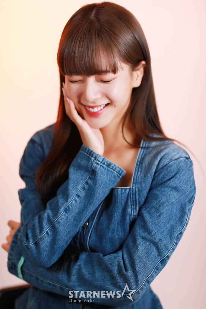 최근 종영한 드라마 '그 해 우리는'의 배우 노정의가 본지와의 인터뷰를 위해 포즈를 취하고 있다. '그 해 우리는'은 끝났어야 할 인연이 10년이 흘러 카메라 앞에 강제 소환 되어 펼쳐지는 청춘 다큐를 가장한 아찔한 로맨스 드라마다. /사진=이동훈 기자 photoguy@