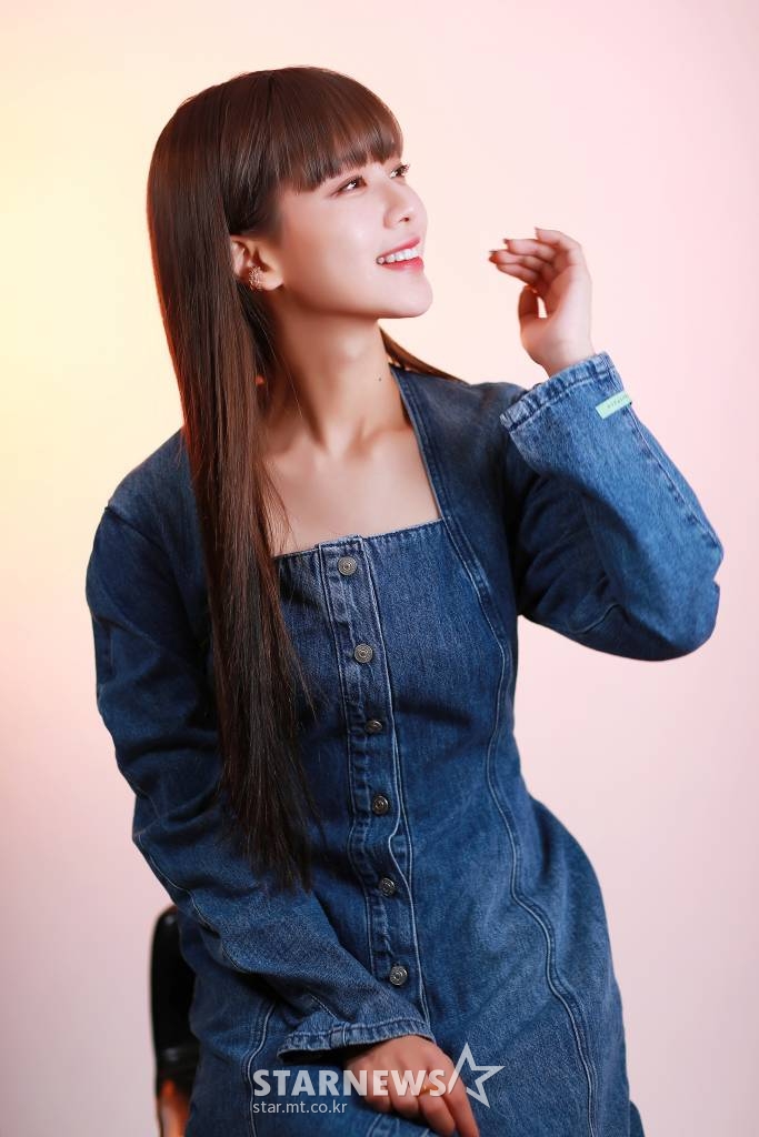최근 종영한 드라마 '그 해 우리는'의 배우 노정의가 본지와의 인터뷰를 위해 포즈를 취하고 있다. '그 해 우리는'은 끝났어야 할 인연이 10년이 흘러 카메라 앞에 강제 소환 되어 펼쳐지는 청춘 다큐를 가장한 아찔한 로맨스 드라마다. /사진=이동훈 기자 photoguy@