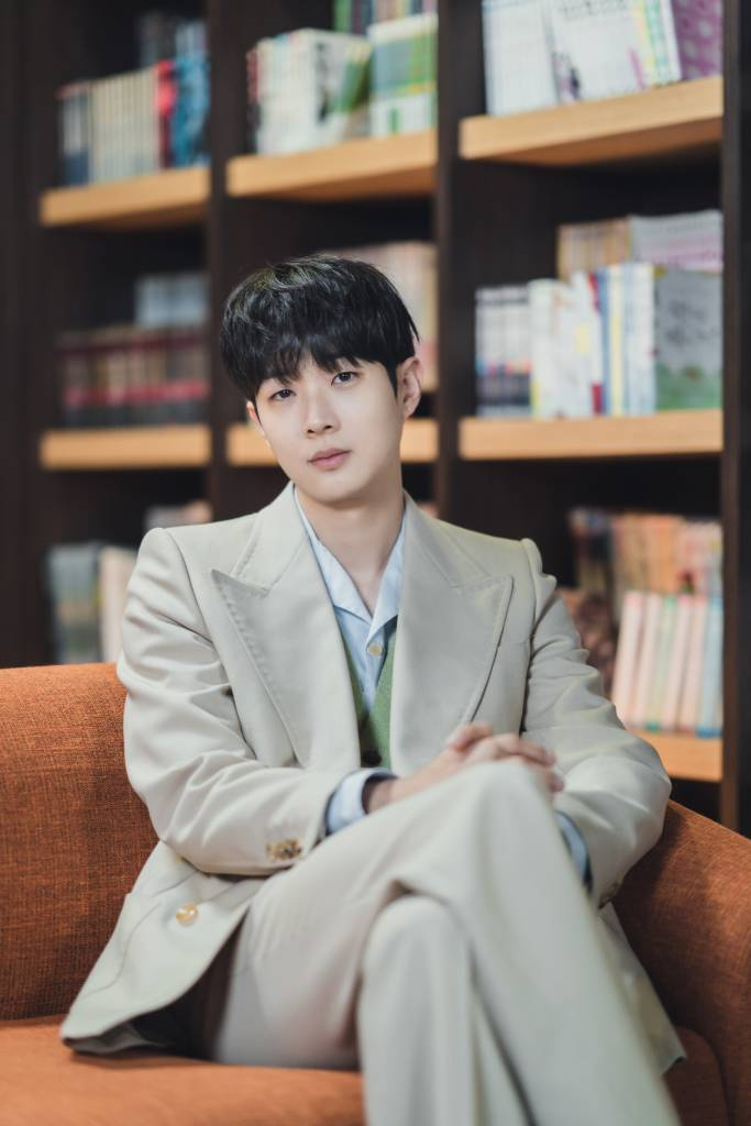 드라마 '그 해 우리는'의 주연배우 최우식이 종영인터뷰를 위해 포즈를 취하고 있다. '그 해 우리는'은 끝났어야 할 인연이 10년이 흘러 카메라 앞에 강제 소환 되어 펼쳐지는 청춘 다큐를 가장한 아찔한 로맨스 드라마다. /사진제공=매니지먼트숲 2022.01.26 /사진=이동훈 기자 photoguy@