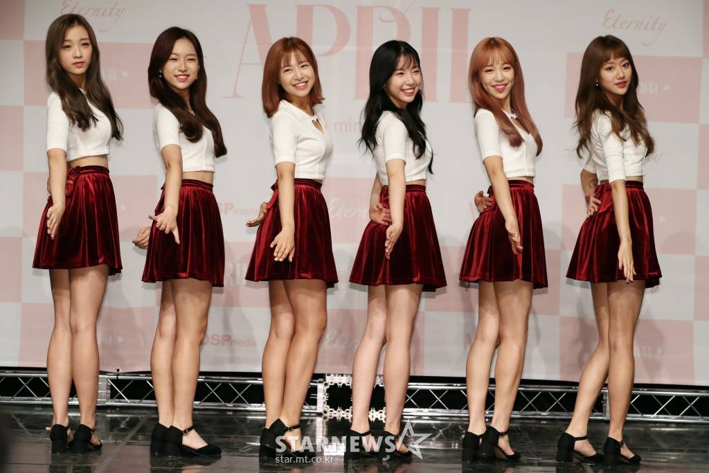 (왼쪽부터) 에이프릴 진솔, 예나, 채원, 채경, 레이첼, 이나은 /사진=임성균 기자 tjdrbs23@
