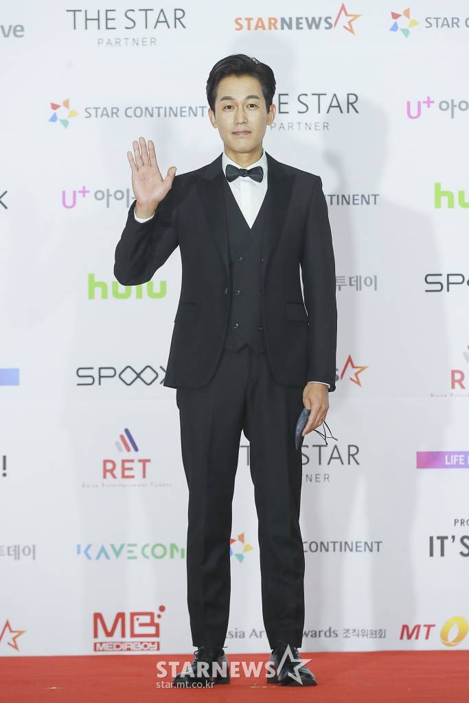 배우 주석태가 2021년 12월 2일 오후 서울 강서구 등촌동 KBS 아레나에서 열린 2021 Asia Artist Awards (2021 아시아 아티스트 어워즈, 2021 AAA) 레드카펫에서 포즈를 취하고 있다. 스타뉴스가 주최하고 AAA 조직위원회가 주관하는 AAA는 어디에서도 보지 못했던 새로운 무대를 선보이며 전 세계 팬들의 눈과 귀를 사로잡아 명실상부 NO.1 글로벌 시상식으로 거듭났다. /사진=AAA 기자 star@