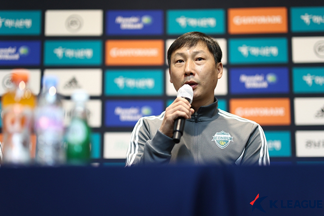9일 전남 목포 호텔현대 바이 라한에서 진행된 K리그 전지훈련 미디어캠프 기자회견에 참석한 김상식 전북현대 감독. /사진=한국프로축구연맹