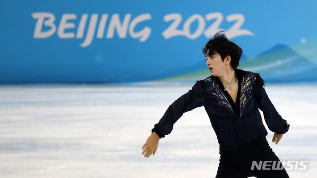 차준환이 10일 중국 베이징 캐피털 실내경기장에서 열린 2022 베이징 동계올림픽 피겨 스케이팅 남자 싱글 프리 스케이팅에 출전해 연기를 하고 있다. /사진=뉴시스