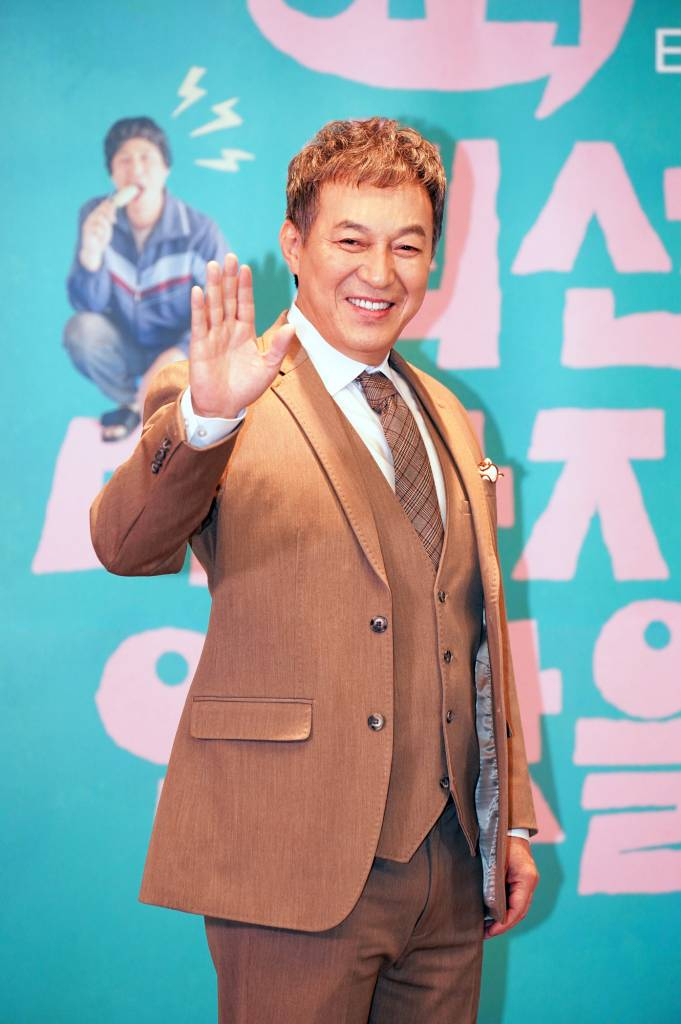 배우 김갑수가 11일 오전 온라인으로 진행된 TVING 새 드라마 '아직 최선을 다하지 않았을 뿐' 제작발표회에 참석해 포즈를 취하고 있다. 2022.02.11 <사진=TVING> /사진=임성균 기자 tjdrbs23@
