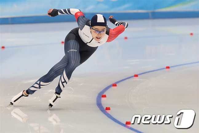 13일 오후 중국 베이징 국립 스피드 스케이팅 경기장에서 열린 스피드 여자 500m 경기에서 김민선이 역주하고 있다. /사진=뉴스1