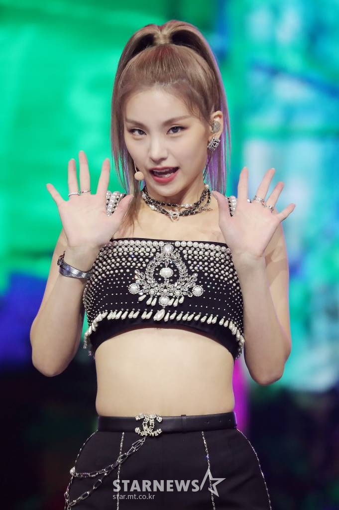 걸그룹 ITZY 예지가 28일 마이뮤직테이스트에서 중계된 2020 Asia Artist Awards(2020 아시아 아티스트 어워즈, 2020 AAA)에서 멋진 무대를 선보이고 있다. 스타뉴스가 주최하고 AAA 조직위원회가 주관하는 AAA는 어디에서도 보지 못했던 새로운 무대를 선보이며 전 세계 팬들의 눈과 귀를 사로잡아 명실상부 NO.1 글로벌 시상식으로 거듭났다. /사진=김창현 기자 chmt@