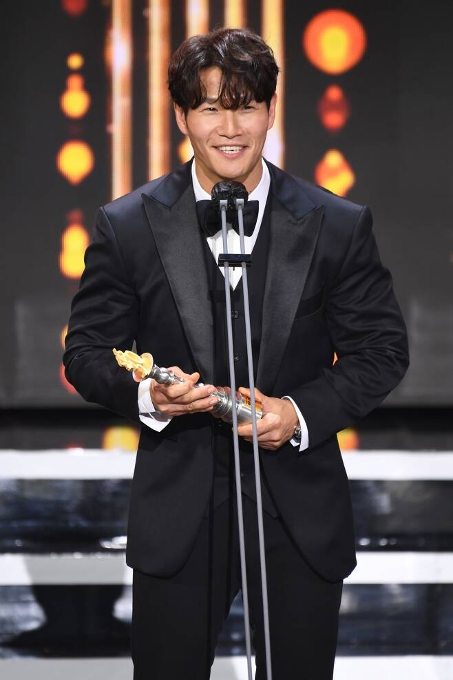 'SBS 연예대상' 대상 수상 당시 김종국의 모습. /사진제공=SBS