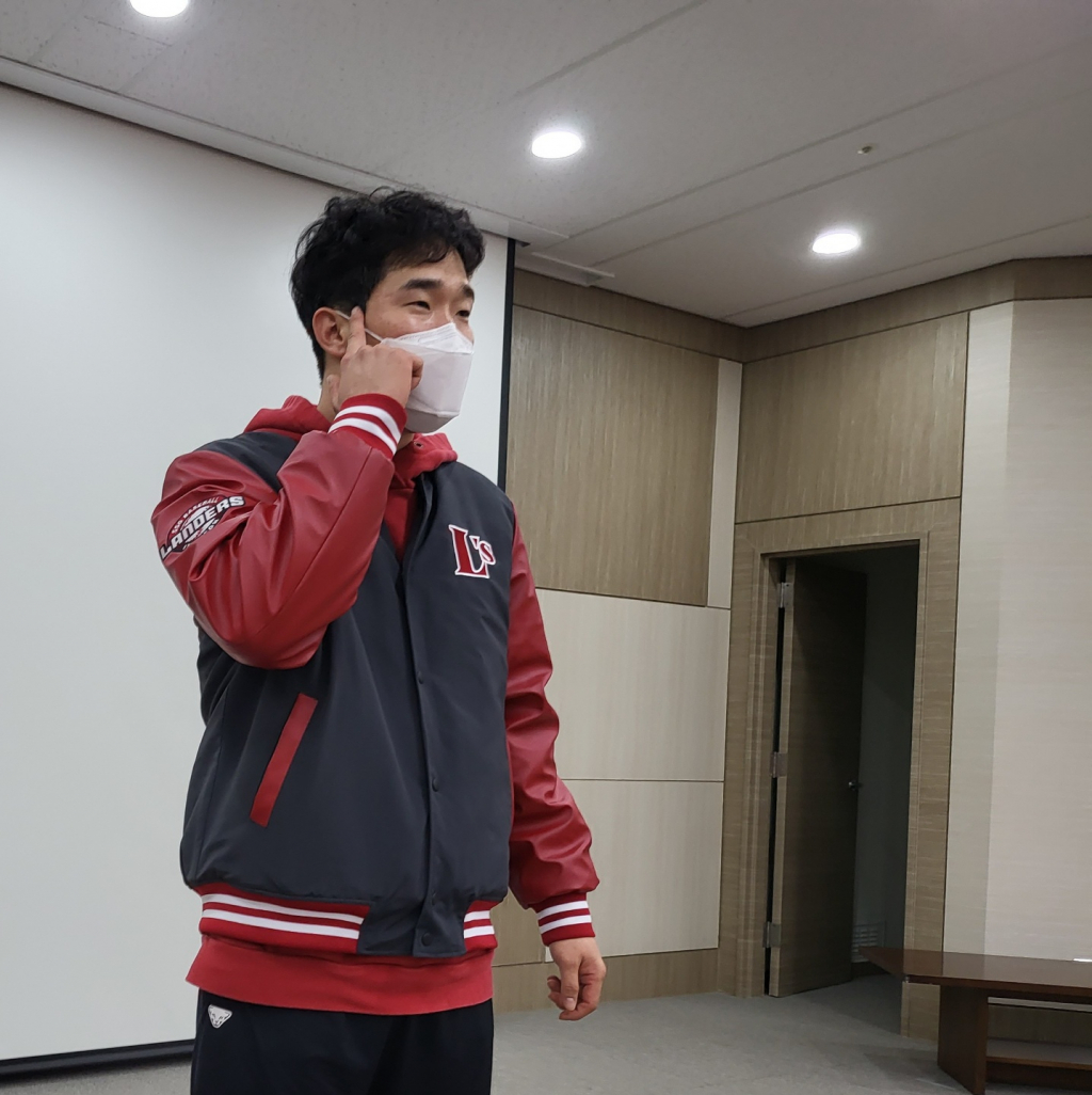 SSG 박종훈이 지난 12일 SSG 2군 선수들에게 강의를 했다./사진=SSG 랜더스