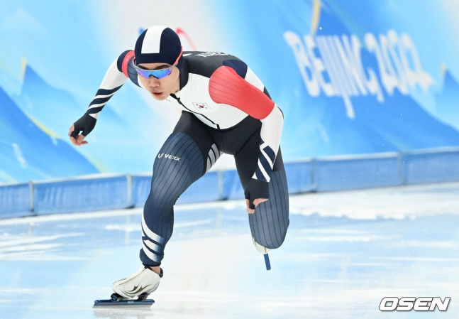 18일 중국 베이징 국립 스피드 스케이팅 경기장에서 2022 베이징 동계올림픽 스피드 스케이팅 남자 1000m 경기에서 대한민국 김민석이 역주하고 있다. /사진=OSEN