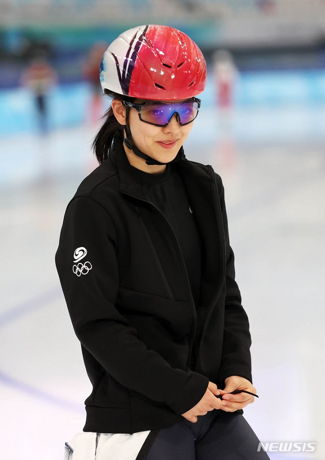 김보름이 18일 오후 중국 베이징 국립 스피드 스케이팅 오벌 경기장에서 2022 베이징 동계올림픽 스피드 스케이팅 여자 매스스타트 경기 출전을 하루 앞두고 공식 훈련을 하고 있다. /사진=뉴시스