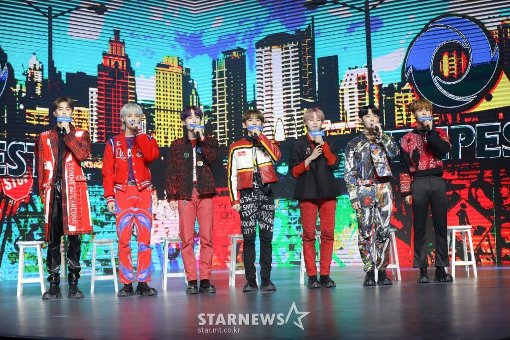 그룹 '템페스트'(TEMPEST) 루가 2일 오후 온라인 생중계로 진행된 데뷔 앨범 'It's ME, It's WE'(잇츠 미, 잇츠 위) 발매기념 쇼케이스에서 인사말을 하고 있다. 이번 앨범에는 타이틀곡 'Bad News'(배드 뉴스)를 비롯해 'Just A Little Bit'(저스트 어 리틀 빗), 'Find Me'(파인드 미), '있을게'(to YOU), 'Bad At Love'(배드 앳 러브) 등 총 5곡이 수록돼 있다. /사진제공=위에화엔터테인먼트 2022.03.02 /사진=이동훈 기자 photoguy@