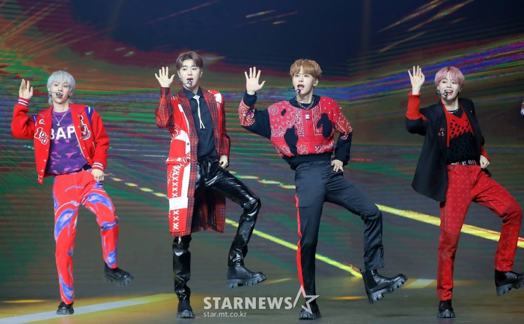 그룹 '템페스트'(TEMPEST)가 2일 오후 온라인 생중계로 진행된 데뷔 앨범 'It's ME, It's WE'(잇츠 미, 잇츠 위) 발매기념 쇼케이스에서 신곡을 선보이고 있다. 이번 앨범에는 타이틀곡 'Bad News'(배드 뉴스)를 비롯해 'Just A Little Bit'(저스트 어 리틀 빗), 'Find Me'(파인드 미), '있을게'(to YOU), 'Bad At Love'(배드 앳 러브) 등 총 5곡이 수록돼 있다. /사진제공=위에화엔터테인먼트 2022.03.02 /사진=이동훈 기자 photoguy@