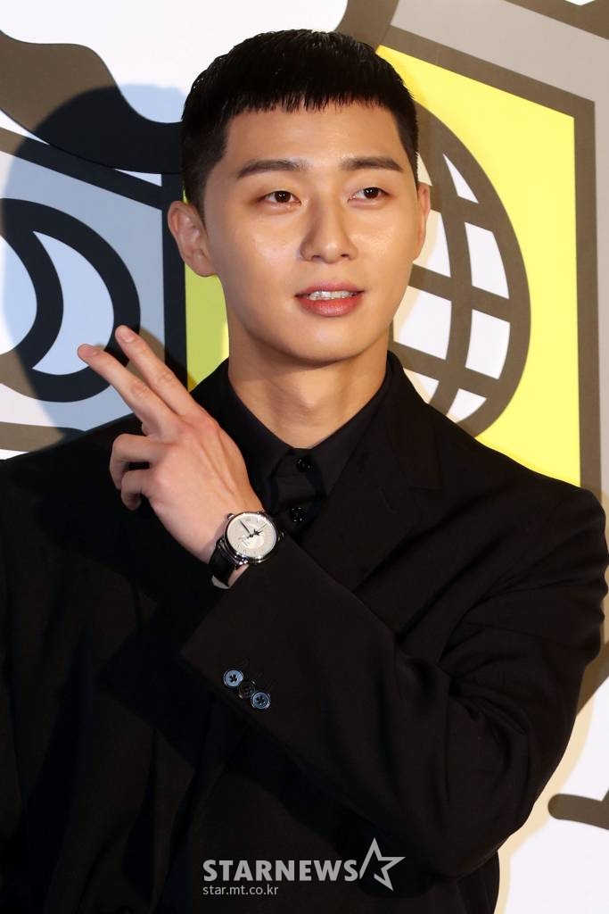 배우 박서준이 2일 오후 서울 사운즈한남에서 열린 몽블랑 트래블 팝업 스토어 오프닝 파티에 참석하고 있다. /사진=임성균 기자 tjdrbs23@