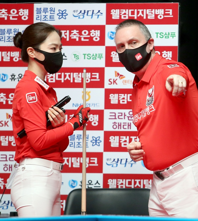 웰컴저축은행의 차유람(왼쪽)과 프레드릭 쿠드롱./사진=PBA