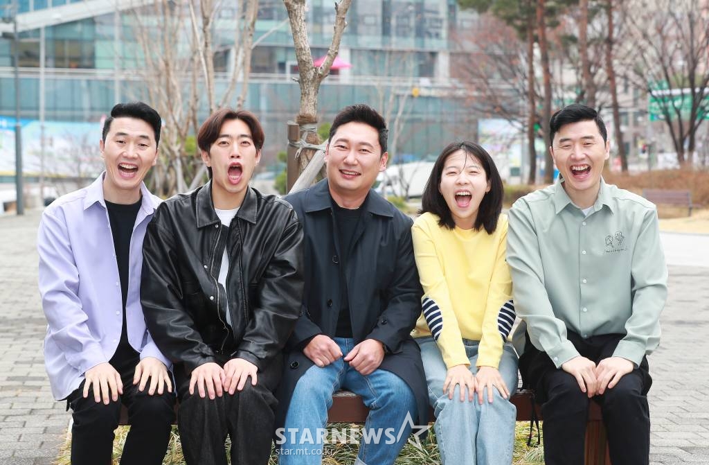 KBS 2TV '개승자' 우승 이승윤 팀 인터뷰. 이상호(사진 맨 왼쪽부터 오른쪽으로), 심문규, 이승윤, 홍나영, 이상민 /사진=이동훈 기자 photoguy@
