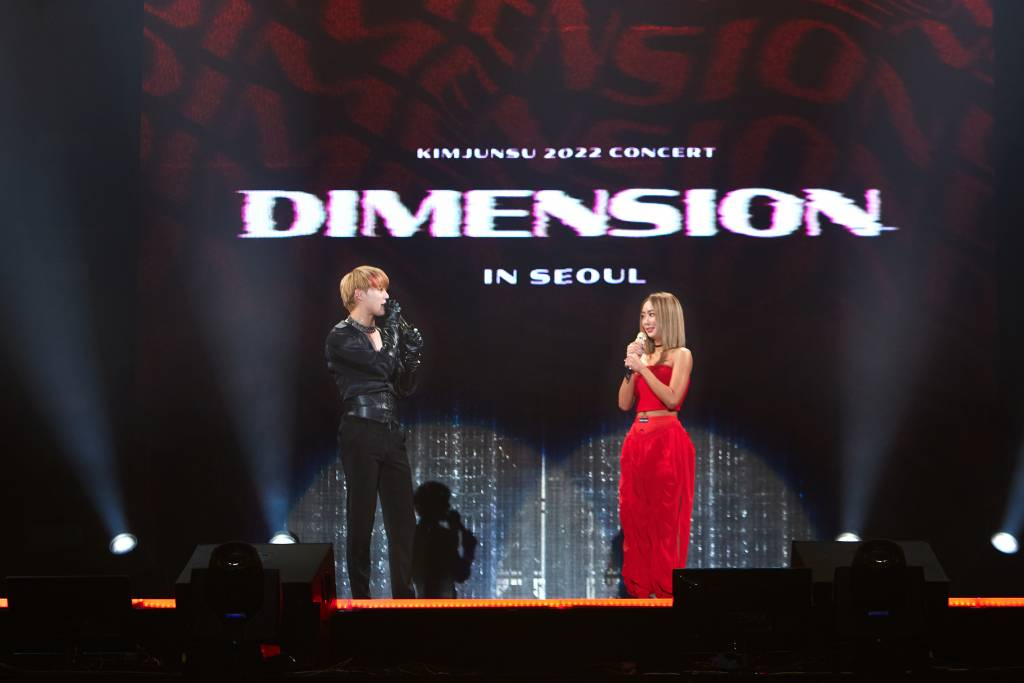 가수 김준수가 19일 오후 진행된 미니앨범 발매 기념 온·오프라인 콘서트 KIMJUNSU 2022 CONCERT 'DIMENSION'에서 멋진 공연을 펼치고 있다. /사진제공=팜트리아일랜드 2022.03.19 /사진=이동훈 기자 photoguy@