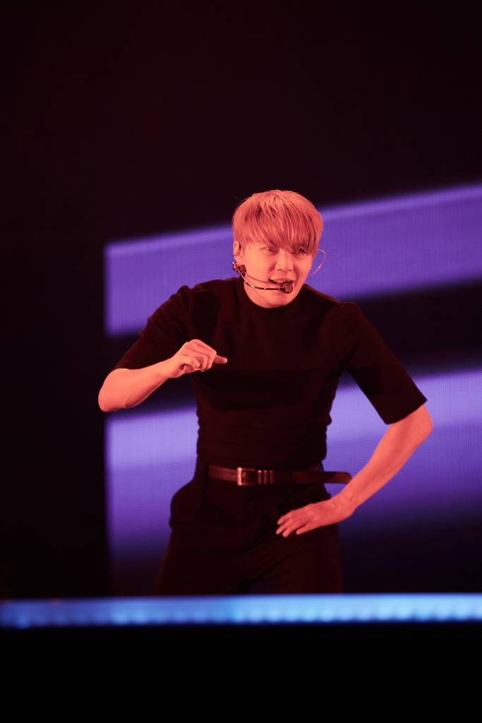 가수 김준수가 19일 오후 진행된 미니앨범 발매 기념 온·오프라인 콘서트 KIMJUNSU 2022 CONCERT 'DIMENSION'에서 멋진 공연을 펼치고 있다. /사진제공=팜트리아일랜드 2022.03.19 /사진=이동훈 기자 photoguy@
