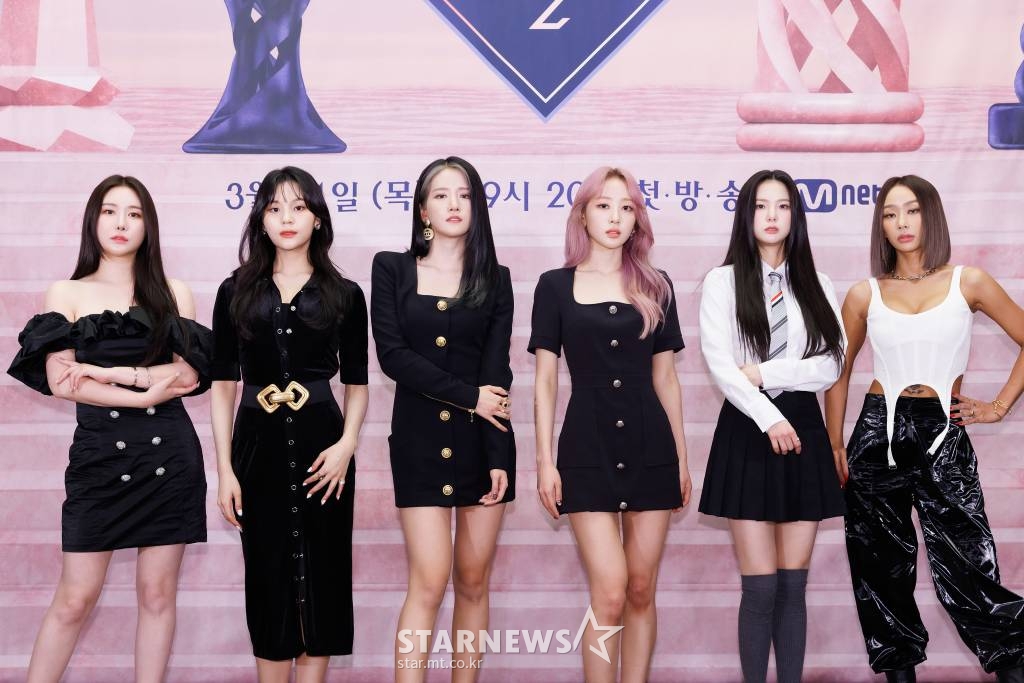민영, 엄지, 엑시, 이브, 유진, 효린이 30일 오전 온라인 생중계로 진행된 엠넷 새 예능 '퀸덤2' 제작발표회에 참석해 포즈를 취하고 있다. K팝 최고의 아이돌 6개 팀이 한날 한시에 싱글을 발매하고 컴백 경쟁에 돌입하는 서바이벌 프로그램 '퀸덤2'는 31일 첫 방송된다. /사진제공=엠넷 2022.03.30 /사진=이동훈 기자 photoguy@