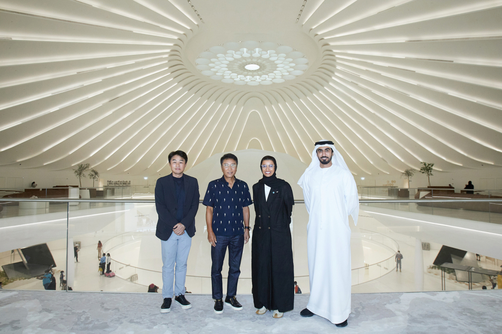 (왼쪽부터) 한경진 SM SEA 지사장, 이수만 총괄 프로듀서, 누라 빈트 모하메드 알 카비 UAE 문화청소년부 장관, 무바락 알 나키 문화부차관/사진제공=SM엔터테인먼트