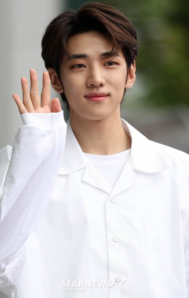 그룹 동키즈 아이캔(DONGKIZ I:KAN) 재찬이 25일 오전 서울 마포구 상암동 MBC방송센터에서 열리는 '쇼! 음악중심' 무대를 위해 도착하고 있다. /사진=임성균 기자 tjdrbs23@