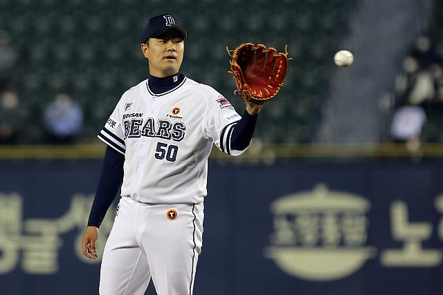 5일 서울 잠실야구장에서 열린 두산 베어스와 삼성 라이온즈의 2022 신한은행 SOL KBO 리그 경기에 등판한 두산 이영하. /사진=두산 베어스